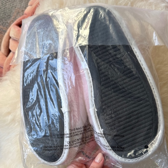 NWT Victoria's Secret Pink & White Striped Plush Robe and Slippers Set - Picture 9 of 10